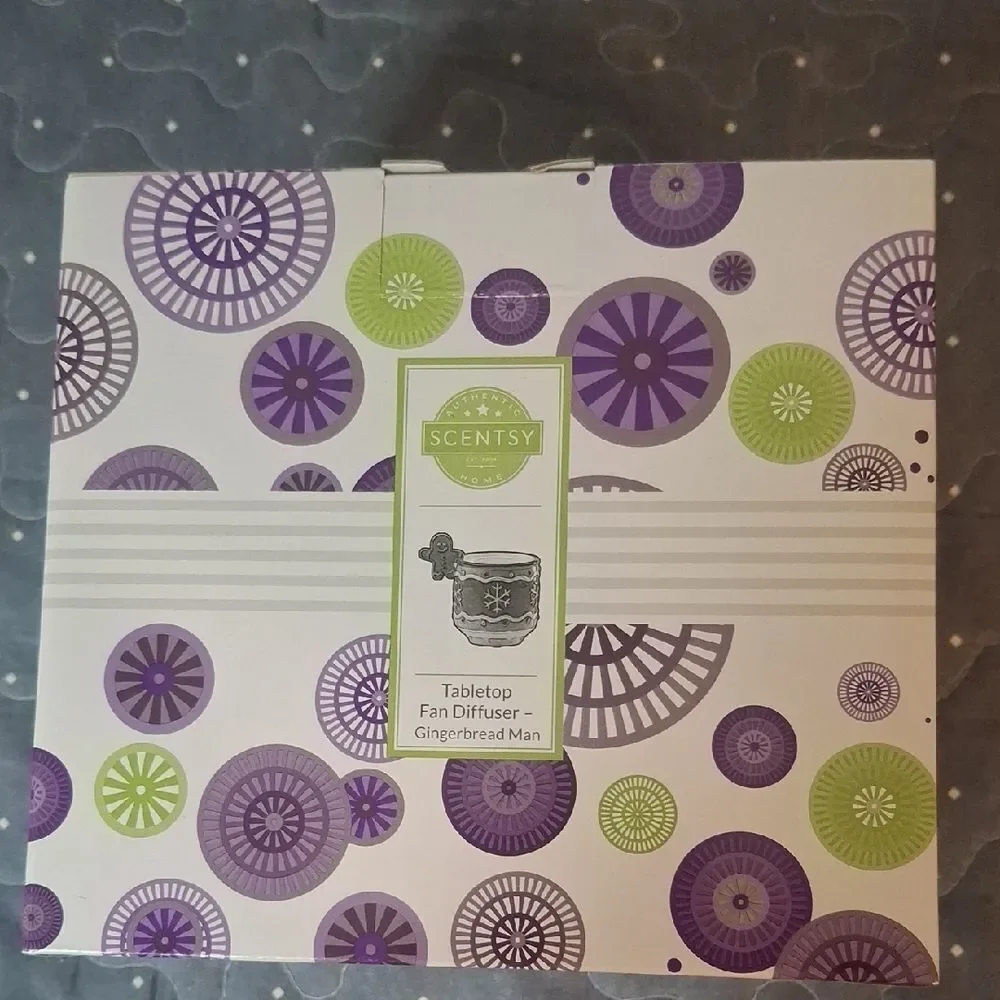 Scentsy Tabletop Fan Diffuser - Gingerbread man - new in box